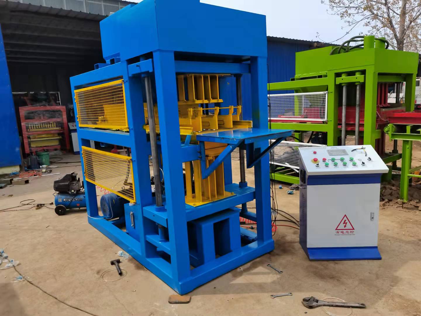 QT2-10 Semi Automatic Clay Block Making Machine Earth Soil Lego Brick Machine